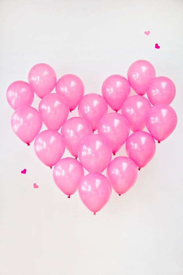 DIY Giant Balloon Heart- this would look great behind the food table as a backdr