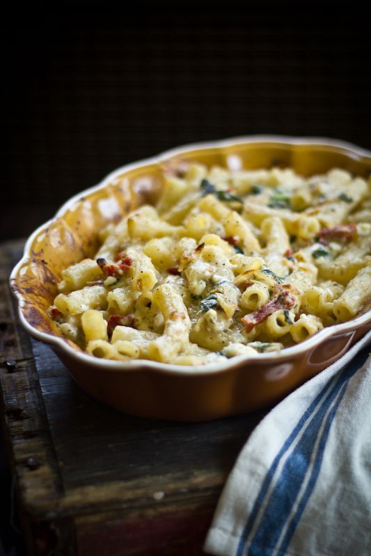 Greek mac & cheese with roasted garlic, caramelized leeks, sun-dried tomatoe