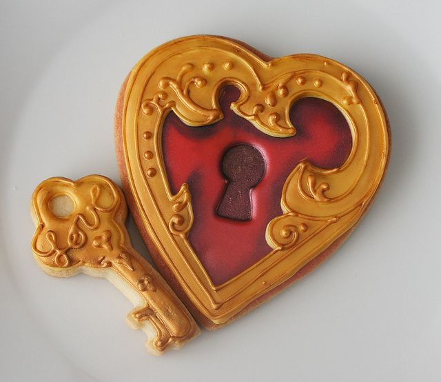 Heart shaped locket with key – by Montreal Confections