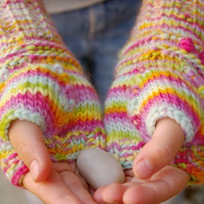 Make Fingerless Gloves for your kids! Free Knitting Pattern. #knit