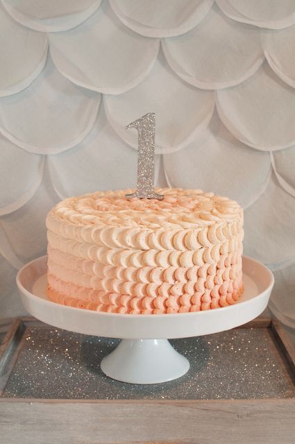 Ombre Ruffled Cake for a first birthday party #ombre #rufflecake