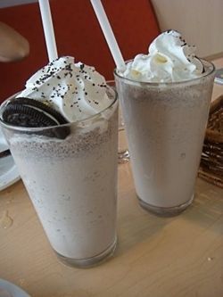 SKINNY Oreo Cookies & Cream Milkshake, 1 serving= 118 calories. 3 WW points