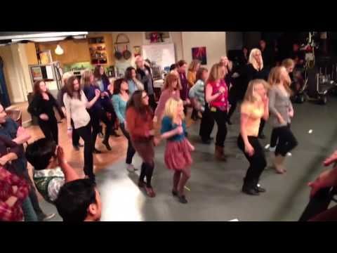 The Big Bang Theory Flash mob! HD    this cast is so funny!