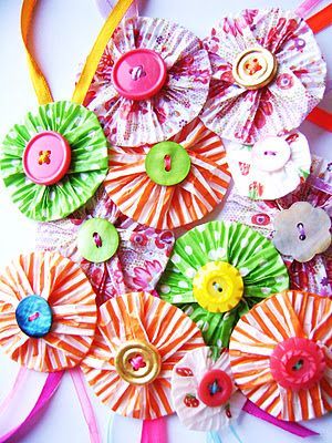 cupcake liners and buttons – use these to make dangling garlands #lalaloopsy #pa