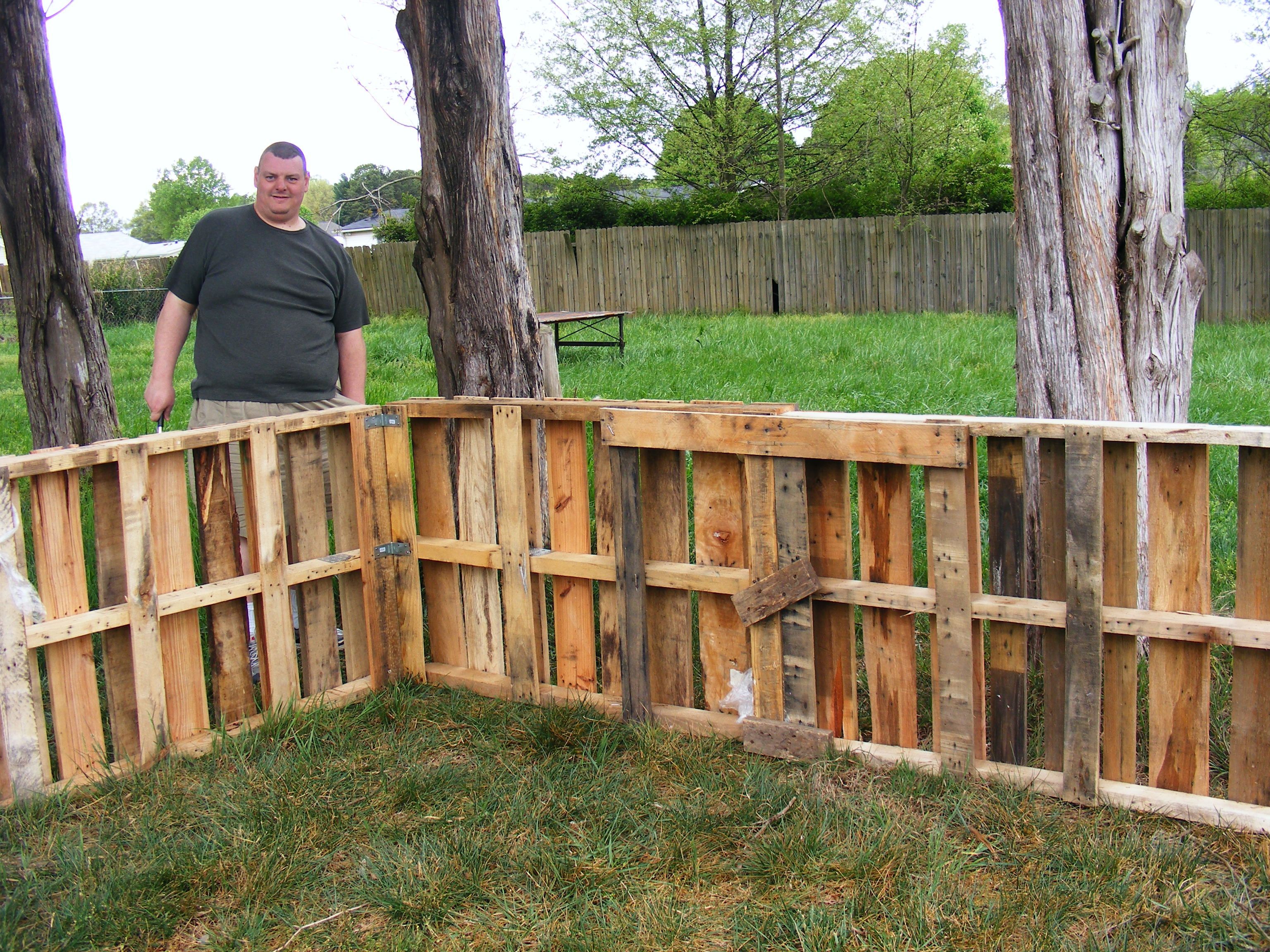 Chicken Fence from pallets Idea