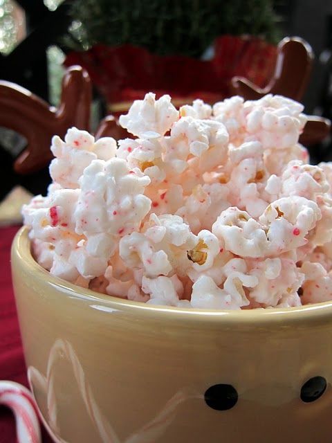 Christmas peppermint popcorn. {This pinner says: stuff is like crack. I gave it