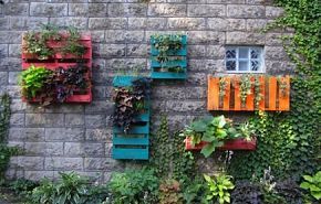 DIY Pallet Hanging Garden