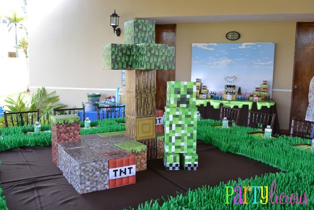 Decorations at a Minecraft Party #minecraft #partydecor