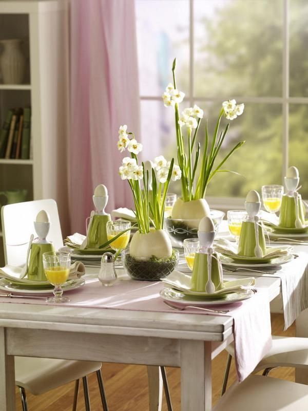Easter table setting + great idea to serve eggs elegantly