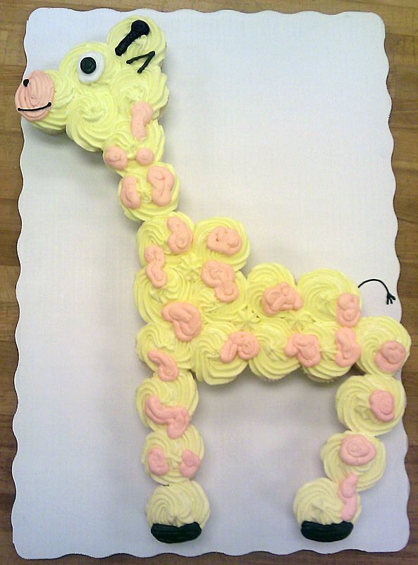 Giraffe cupcake cake