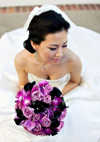 LOOOOVE this purple and black bouquet!