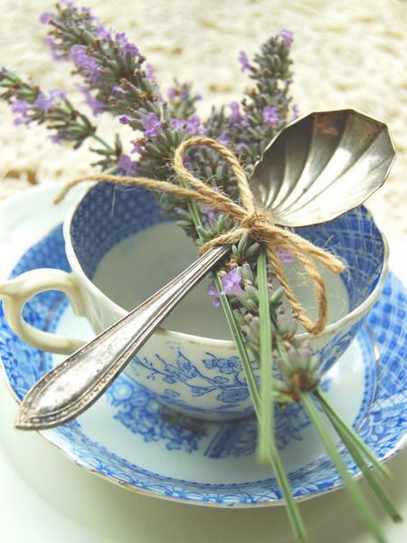 Lavendar flowers ||| 25 Lavender Home Decorating Ideas | Shelterness