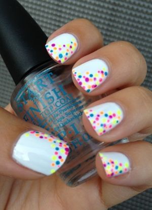 Love this dot mani for summer!