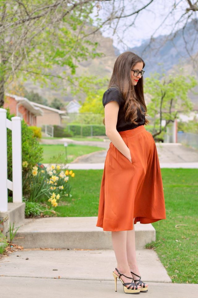 Maxi skirt refashion.  Would look good as a maternity skirt or otherwise.