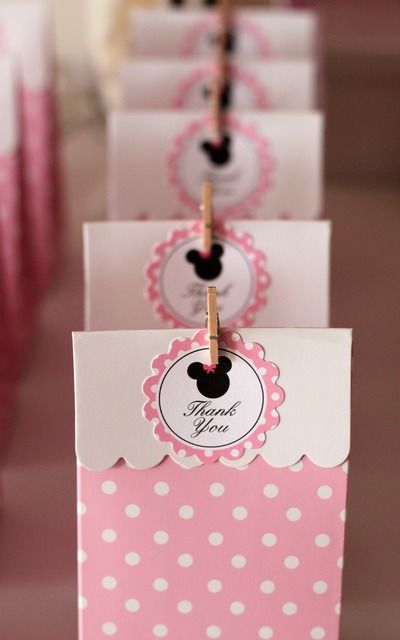 Minnie Mouse party favor bags #minniemouse #partyfavors