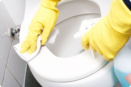 Must remember this! Dryer sheet cuts your bathroom cleaning time in half – makes