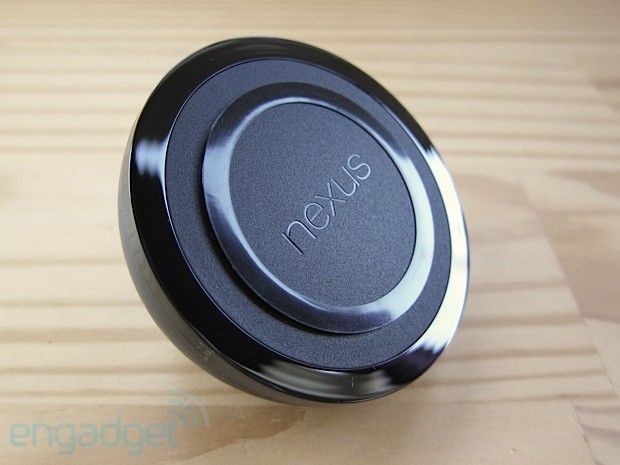 Nexus 4 Wireless Charger handson