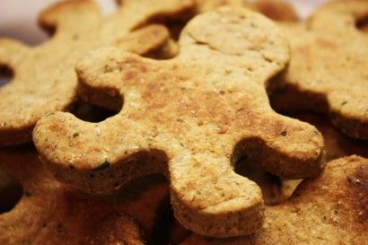Peanut Butter Banana Dog Treats. Healthy home made treats for your best friend!
