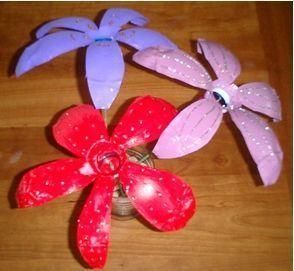 Recycling project for kids – spring flowers made of plastic bottles