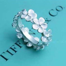 SO CUTE!! Forget me not ring from Tiffanys.