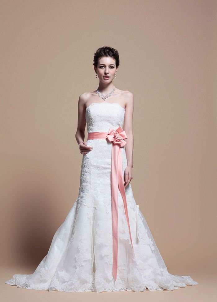 Strapless Trumpet Elegant Lace Appliques With Colored Belt Wedding Dress