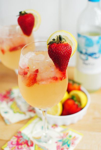 Strawberry Lemonade Spritzer #MovieNight #Cocktails #Yum
