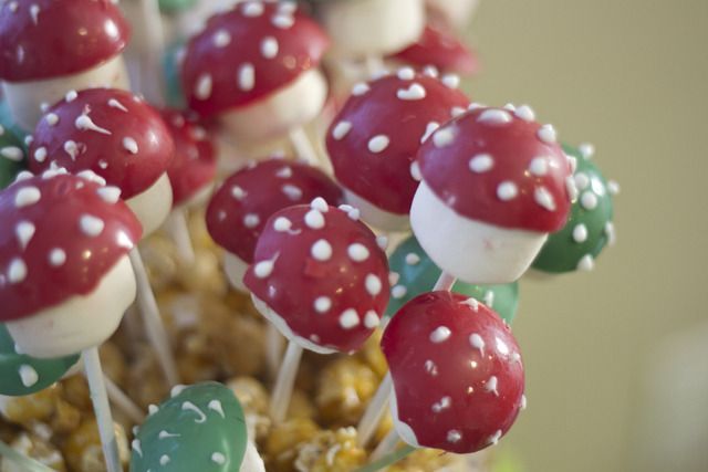 Super Mario Bros mushroom cake pops