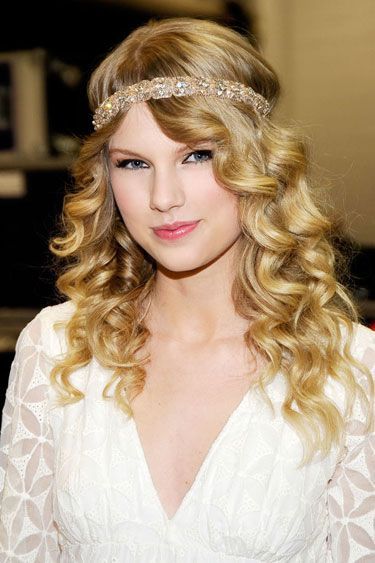 Taylor Swift's Beauty Transformation – 2009: For the Academy Of Country Musi