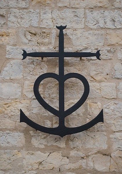 The mixture of the 3 shapes of cross, heart and anchor are meant to symbolize fa