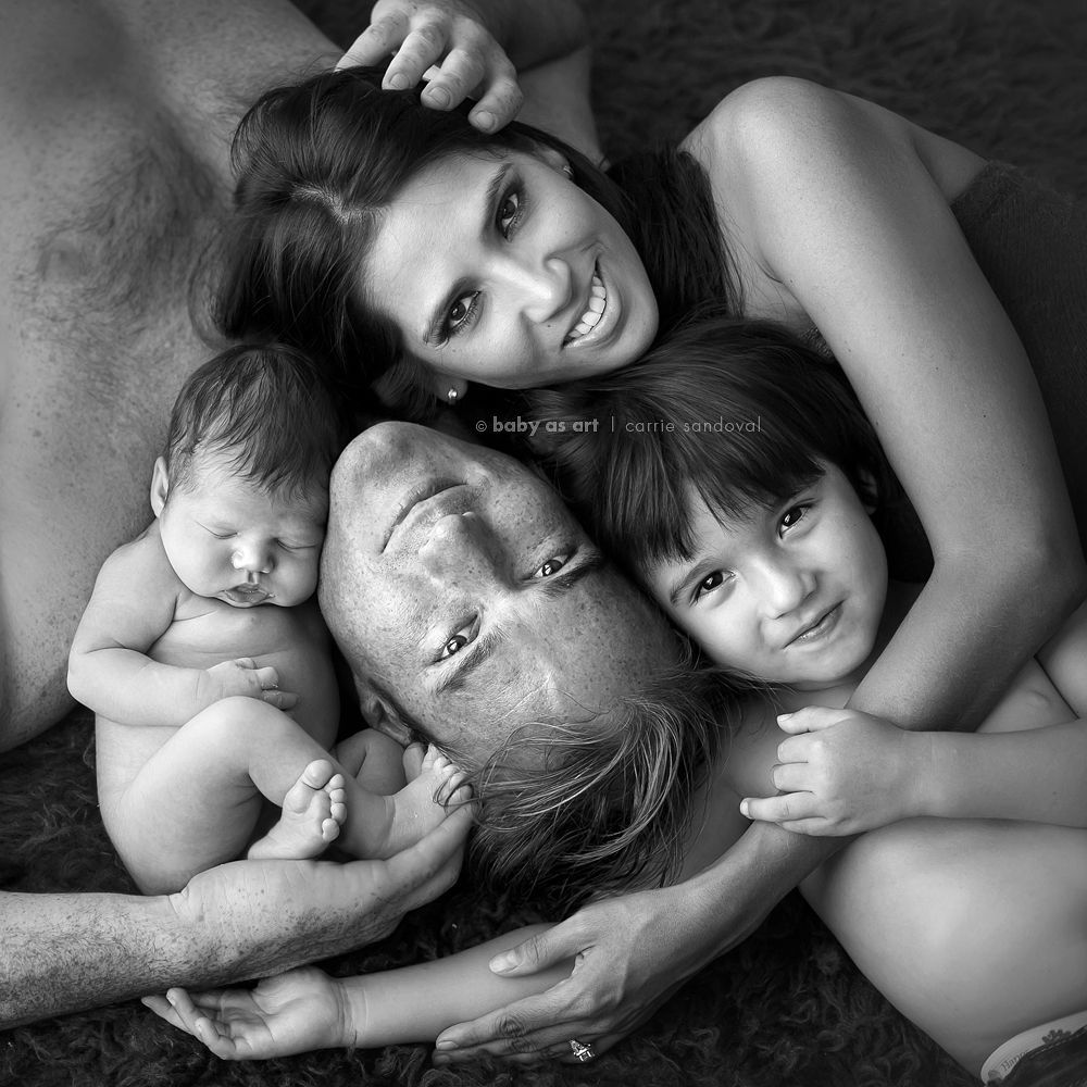 What a great family photo idea!!  I also wouldn't mind looking like that Mom