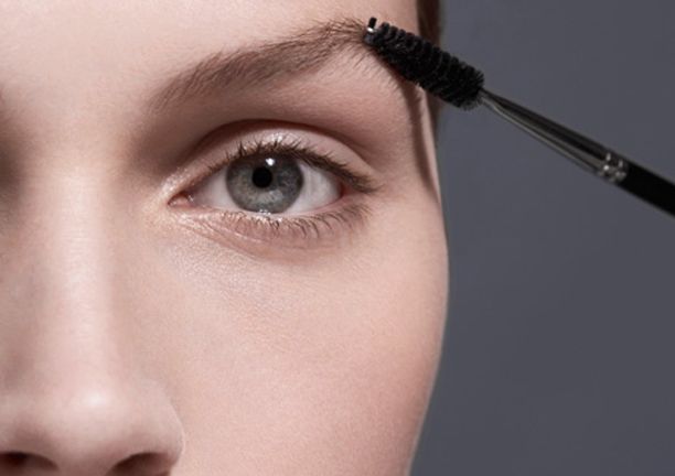 a complete guide to filling your eyebrows
