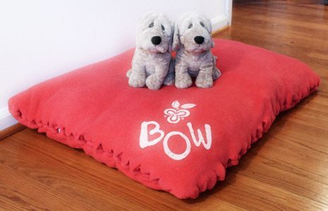 DIY dog bed. I've made these before for Otis. Kinda like those blankets with