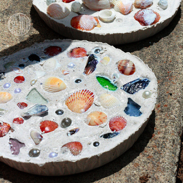 Another cute option with the seashells.  We could make one for each year that we