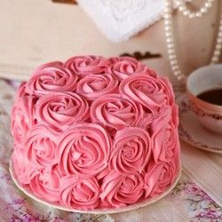 rose bouquet strawberry cake