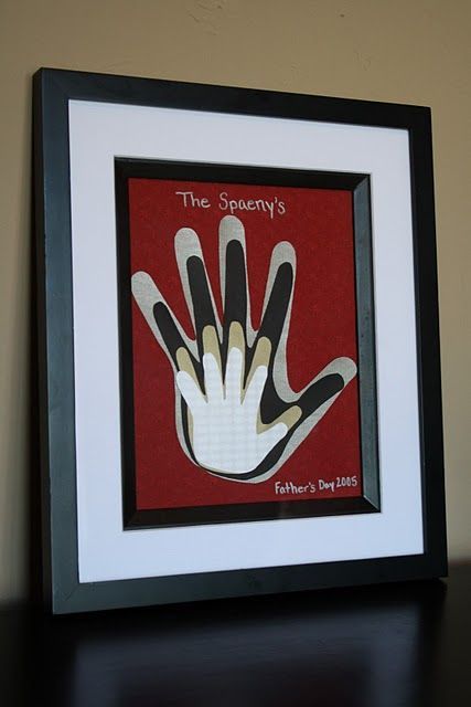 Isn't this a great family handprint design?