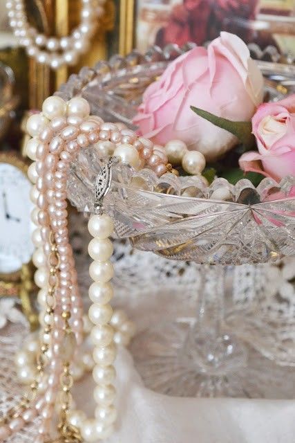 pearls and roses #vintage #jewelery #pink #flowers