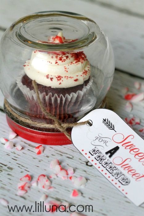 cute gift idea ~ cupcake in a jar! Never thought of this but I will definitely b