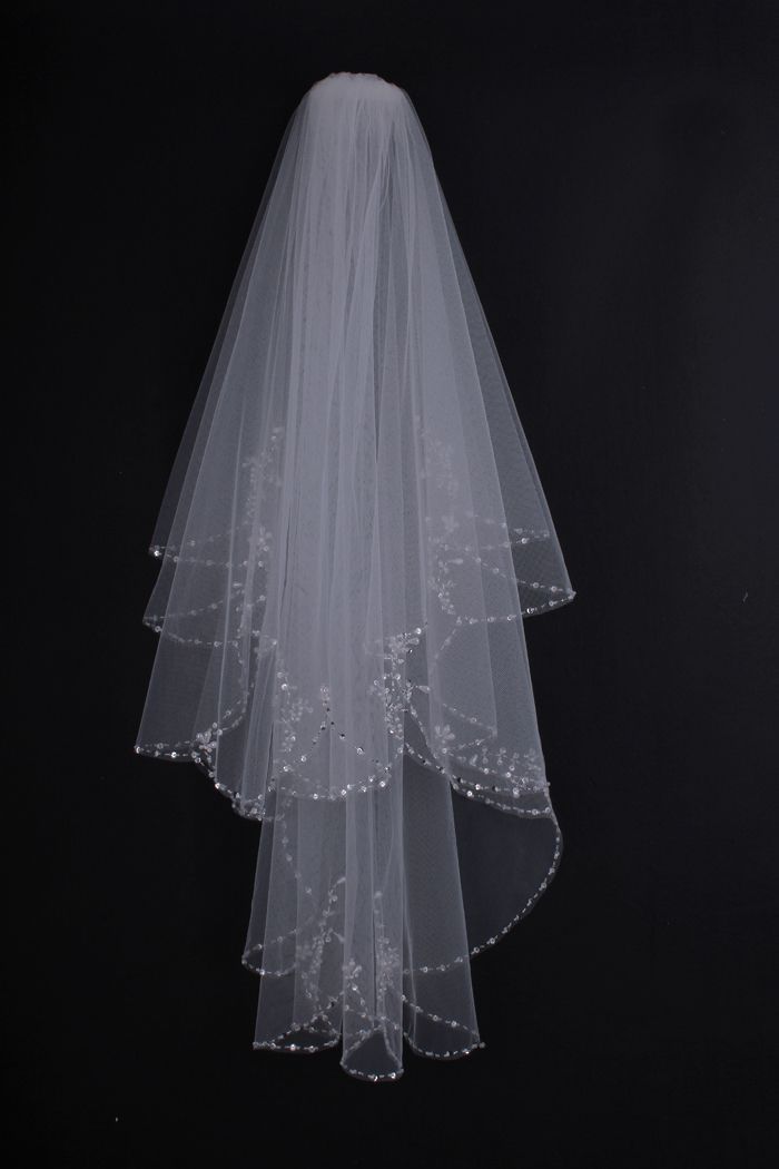 Elegant Flowers Pattern Row Edged Wedding Veil