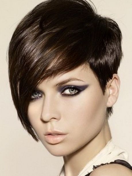 Very short haircuts for women with round faces