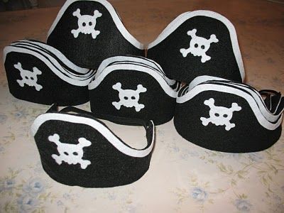 felt pirate hats tutorial… maybe I can do a girl pirate party – if I make the