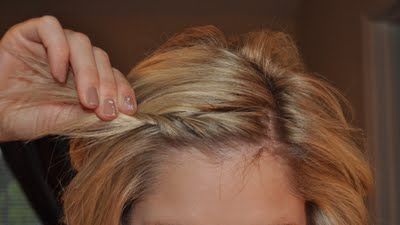 Great hairstyles for shoulder length hair – This lady is so stinking cute!  She