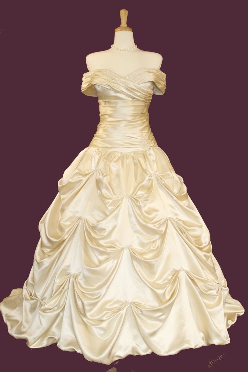 Strapless elegant ball gown with catch-up