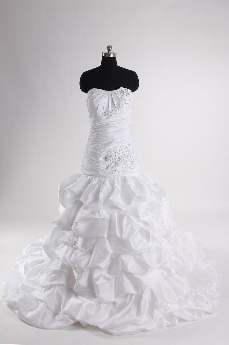 Charming Sleeveless A-line Floor-length wedding dress