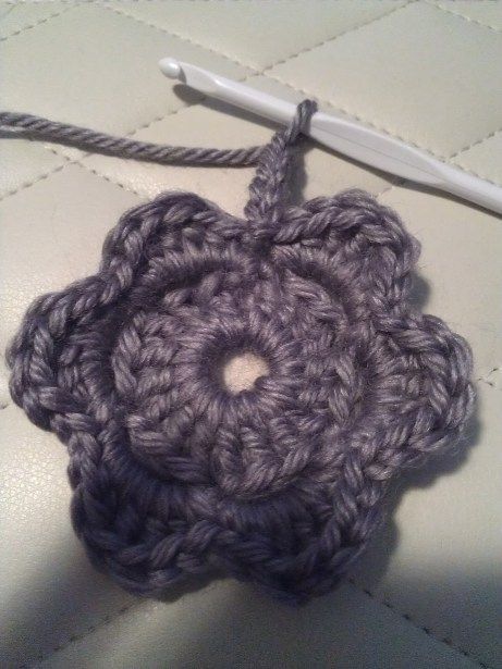 Crochet flowers….. one day Ill understand this and will make cute crochet flow