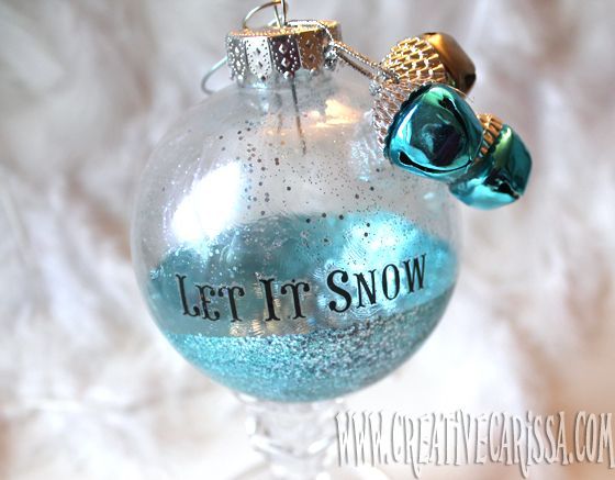 How to make easy glitter bulb ornaments. Pretty!