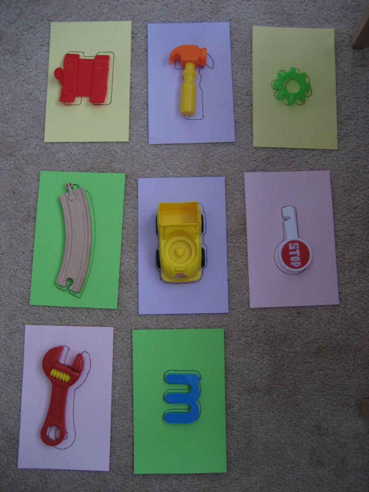 Simple toddler activity – Matching objects, could do this as a busy bag with sma
