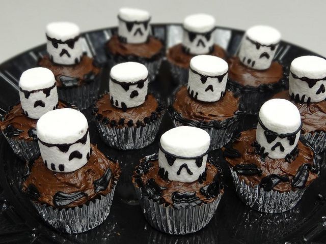 Storm Trooper Marshmellow Cupcakes, so cute!