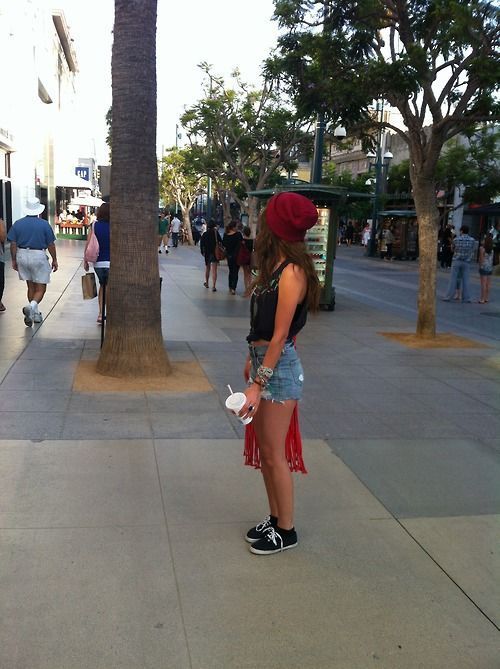 love everything shes wearing. especially the beanie and vans!