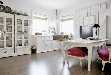 A little office space in the kitchen area. Easy to set up for a snack too.