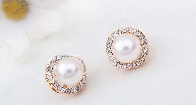 Classic Pearl Stud Earrings With Rhinestone$20.00 ,Style No.: LJE00024